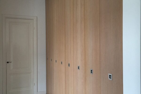 Plafondhoge kast
